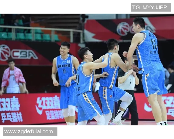 京首钢与浙江广厦激战正酣谁能在CBA赛场上笑到最后